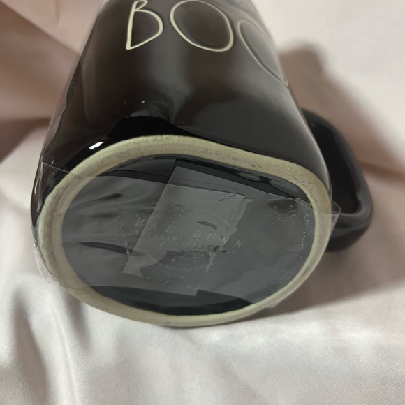Rae Dunn NEW Halloween mug “BOO” Black with white Ghost Topper - Picture 5 of 5